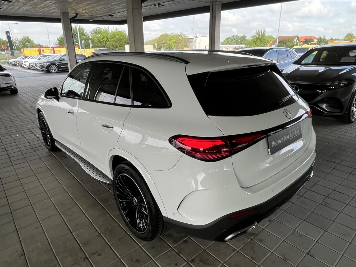 Mercedes GLC 300d 4matic AMG | předváděcí české auto skladem | nový model | městské moderní SUV | super výbava | ihned k předání | nákup online na AUTOiBUY.com